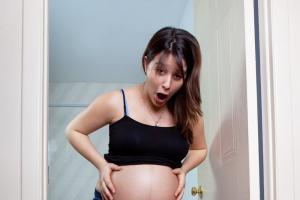 Předčasné prasknutí blan v různých fázích těhotenství