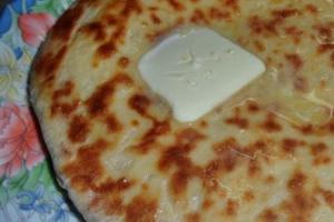 Khachapuri su sūriu - receptas