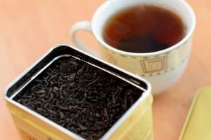 Zielona herbata z cukrem: korzyści i szkody