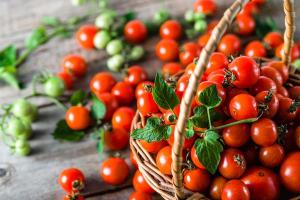 Recipes for canning cherry tomatoes in their own juice